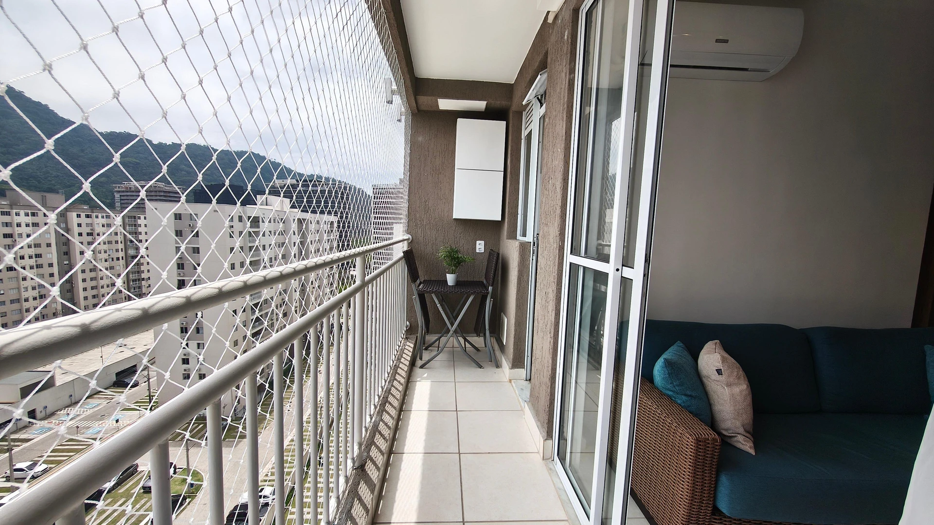Mountain view in a 2-bedroom apartment, 53 m² — photo 11