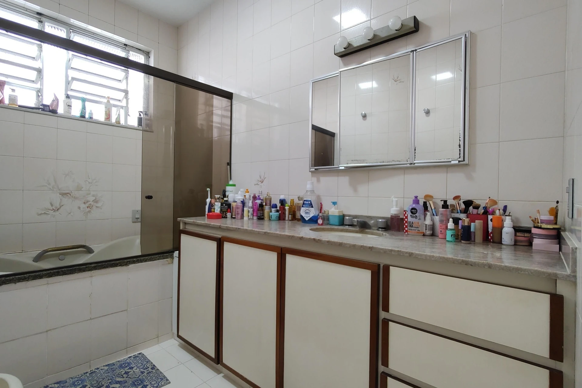 Jacuzzi y 3 dormitorios: casa de 742 m² — photo 45