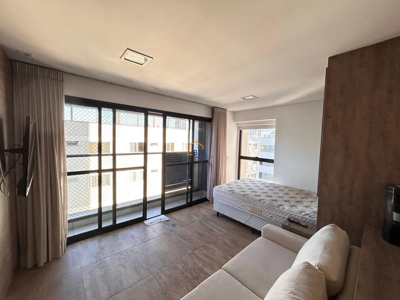 Apartamento amueblado de 1 dormitorio con balcón y jardín privado — photo 6