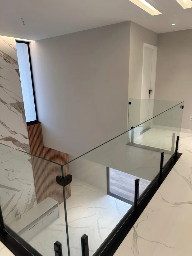 5-bedroom house with open-plan kitchen and 3 parking spaces — photo 6