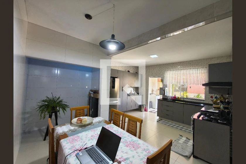 358 m² rental house with 2 bedrooms, suite and balcony — photo 14
