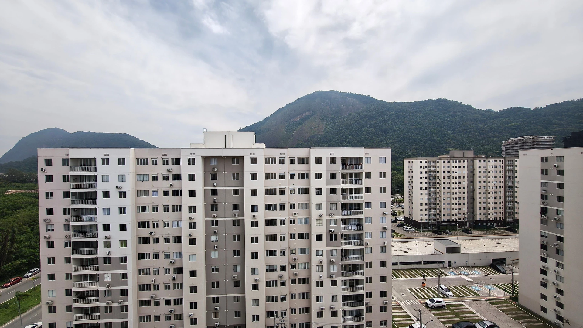 Mountain view in a 2-bedroom apartment, 53 m² — photo 4