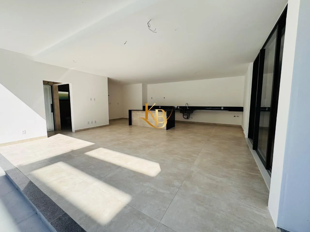 Casa com 5 quartos e área de piscina ao ar livre — photo 11