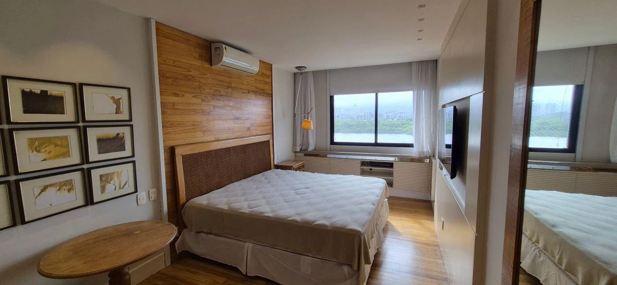 Bathtub in a 5-bedroom apartment, 465 m² — photo 22