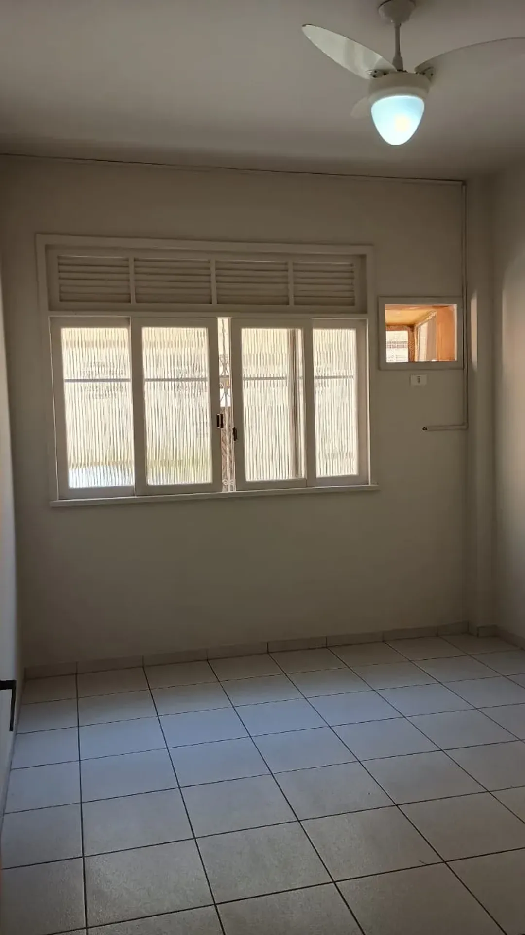 Unfurnished 105 m² house with 2 bedrooms and private garden — photo 3