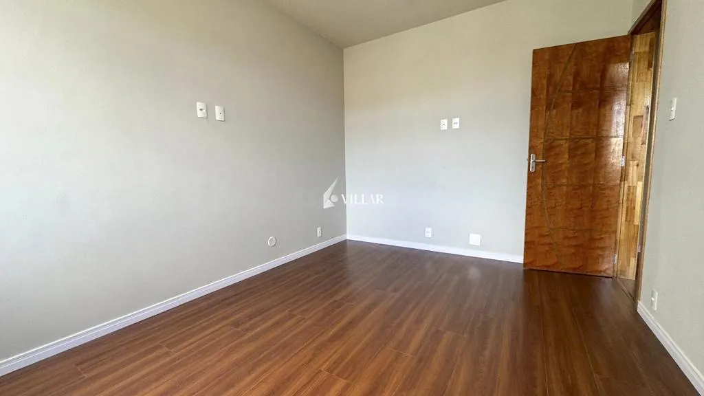 Wood or laminate floors in a 3-bedroom apartment, 80 m² — photo 7