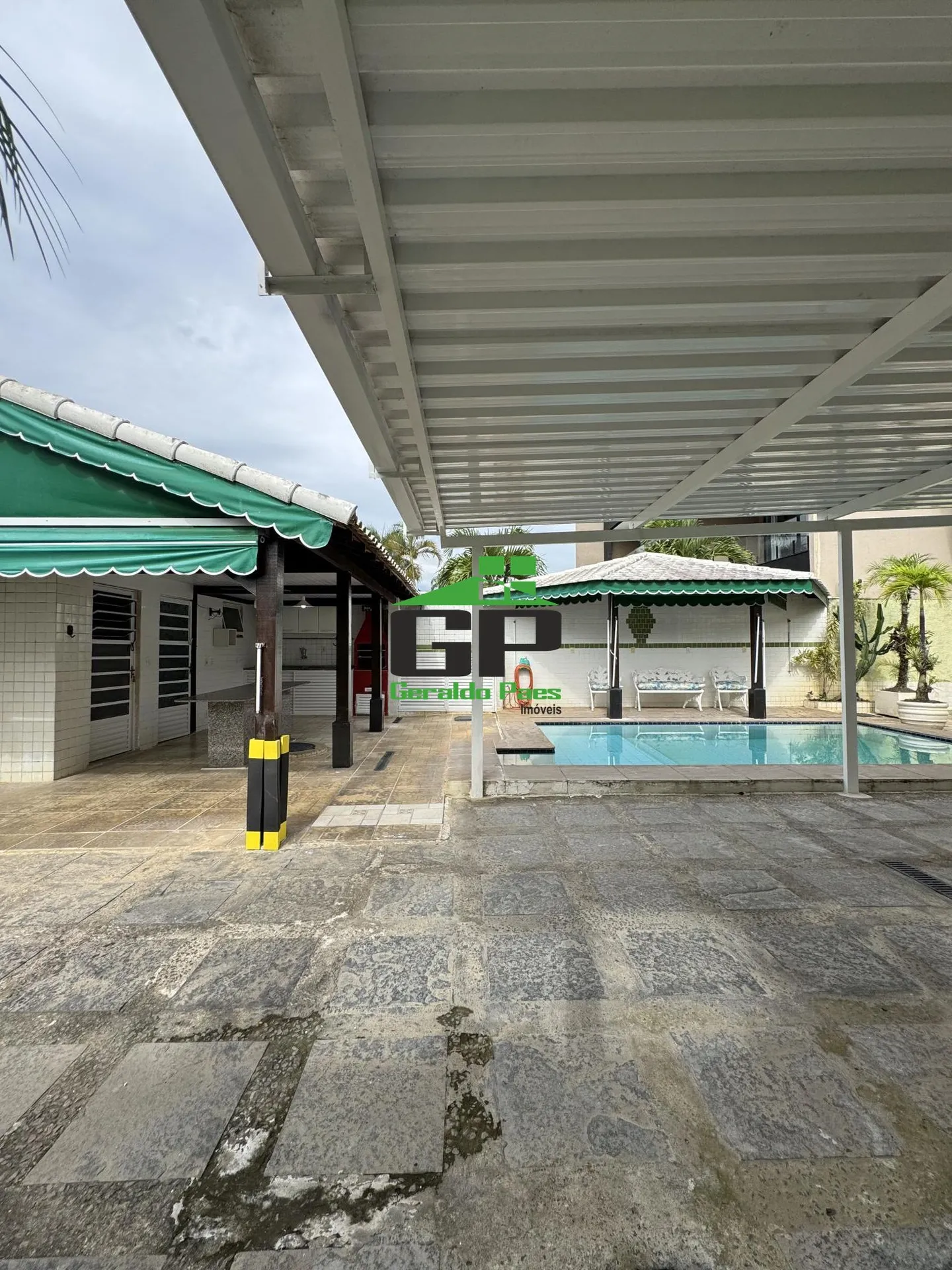 Casa com 5 quartos e 5 banheiros, cozinha fechada — photo 3