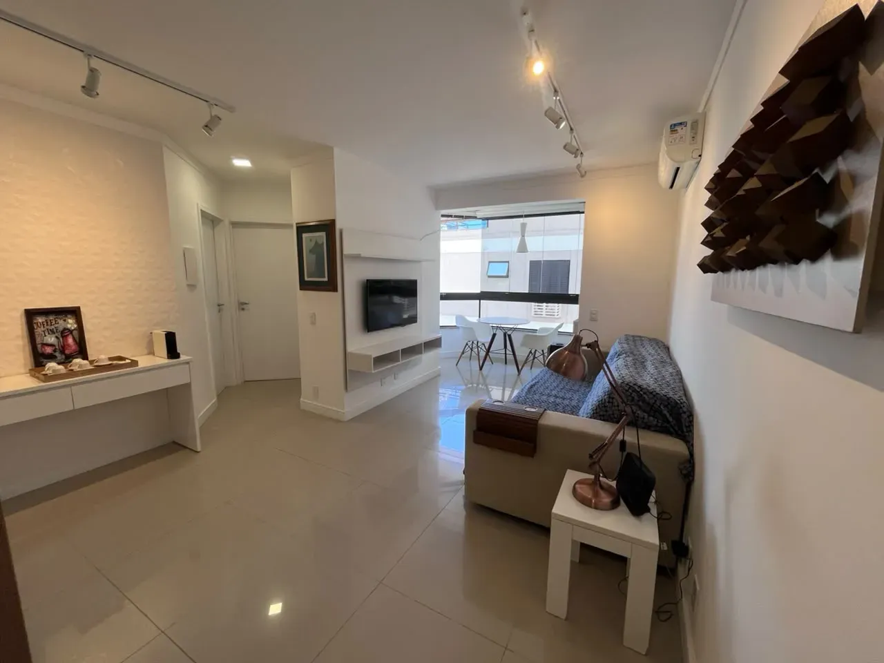 80 m² apartment with a home office and a washing machine