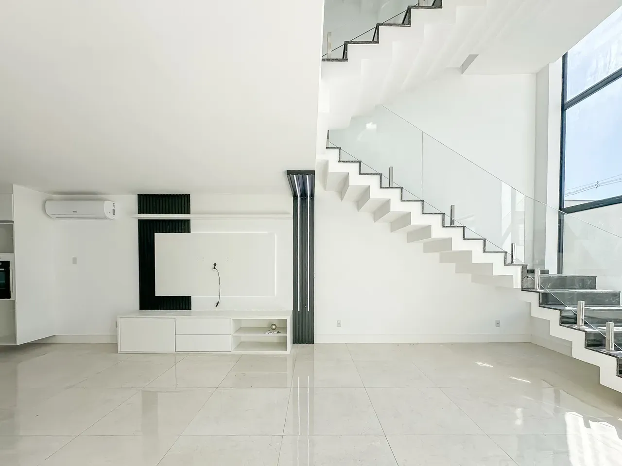 4-suite house with 6 bathrooms, 370 m² and 3 parking — photo 23