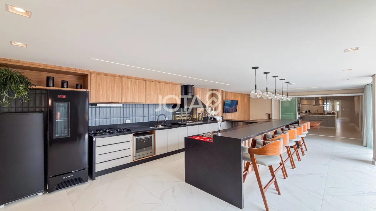 Furnished 350 m² house with 4 en-suite suites