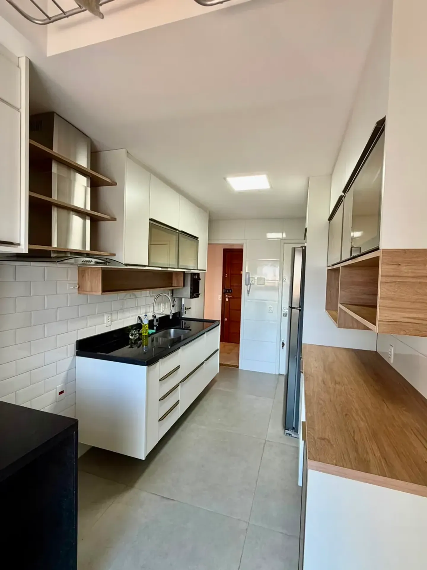 Furnished apartment with 3 bedrooms and 2 bathrooms — photo 21