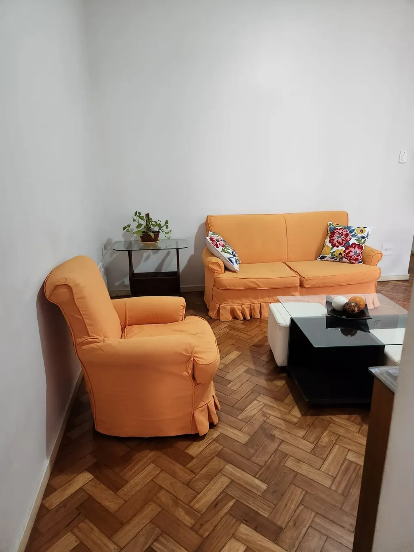 Furnished apartment, 40 m², with a glass-enclosed balcony — photo 23