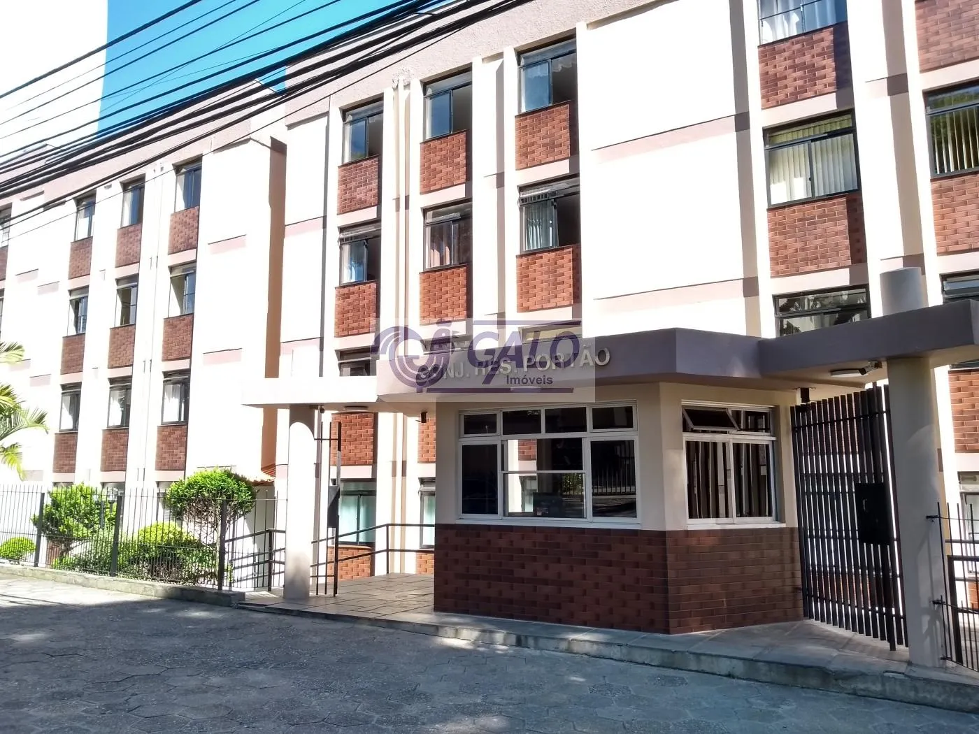 Apartamento com piso de madeira ou laminado, Portão — photo 10