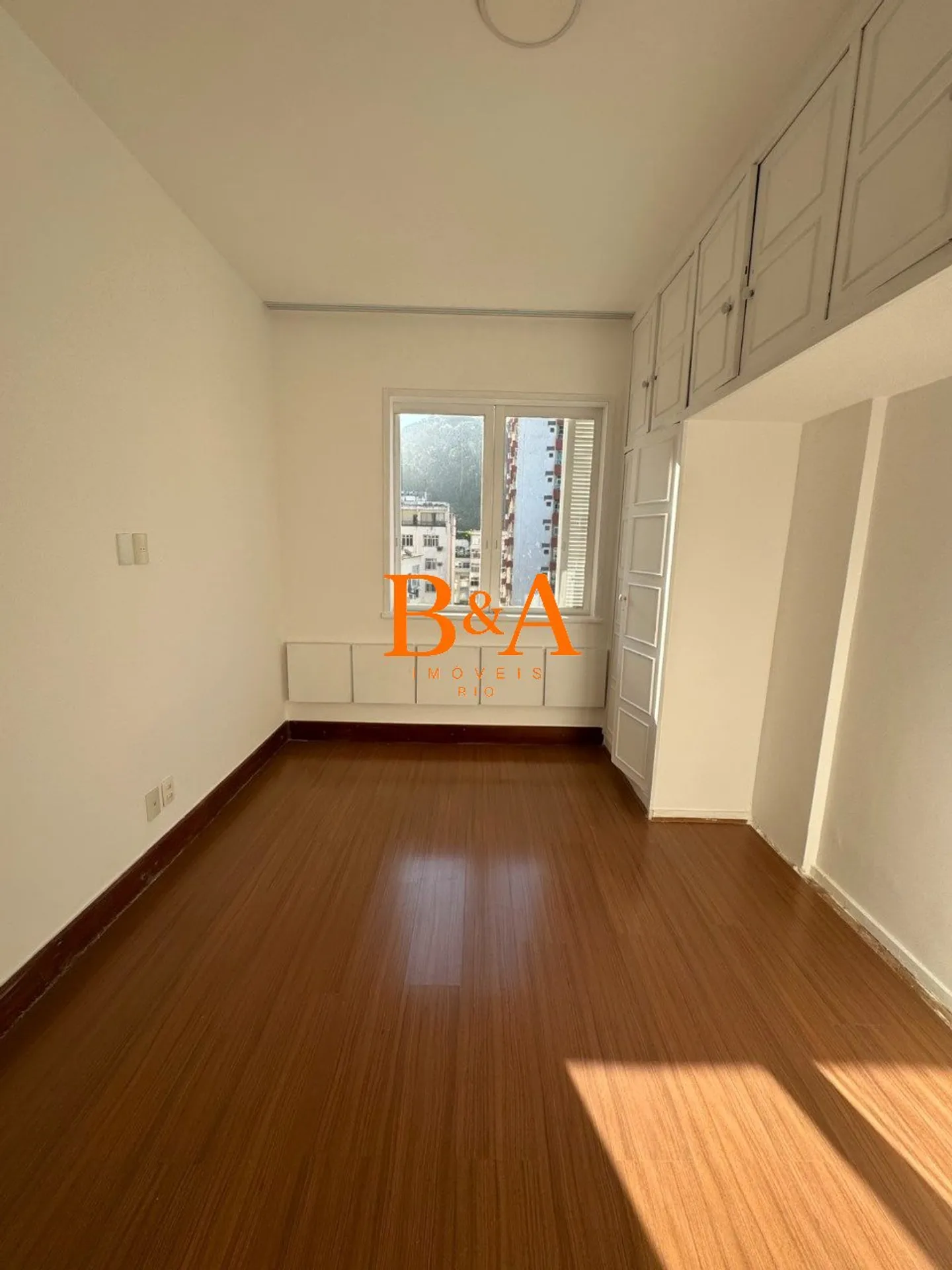 Apartment, 120 m², with wood or laminate floors — photo 4