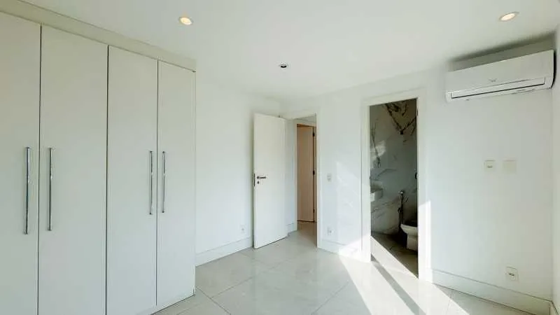 3-bedroom apartment in a building with a pool — photo 14