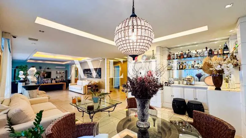 Residential apartment with 5 en-suites and 363 m²