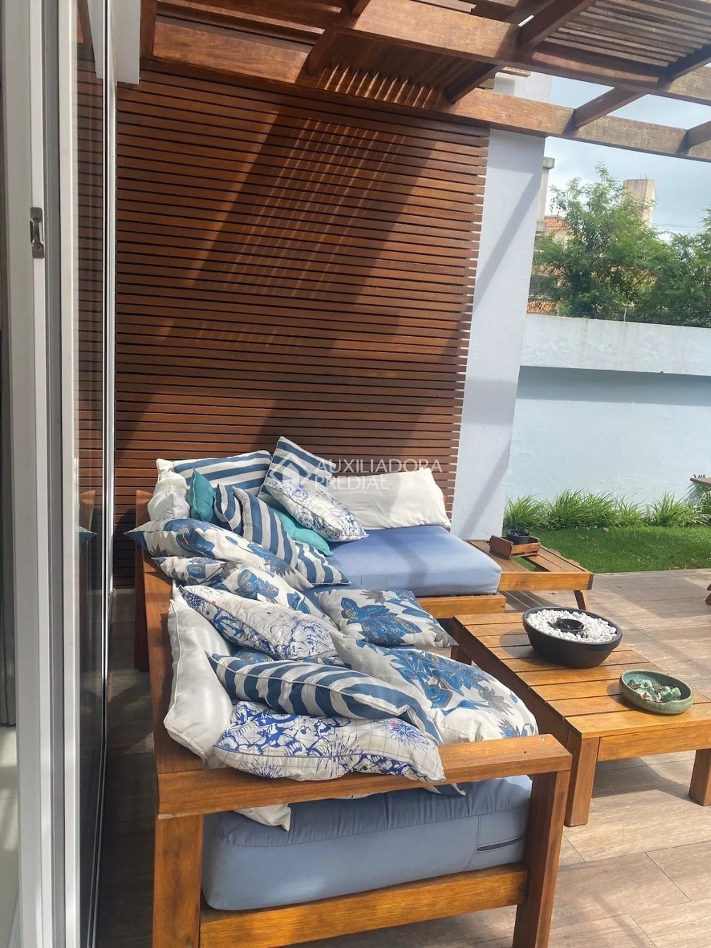 Furnished 250 m² house with 3 bedrooms and 5 bathrooms — photo 11