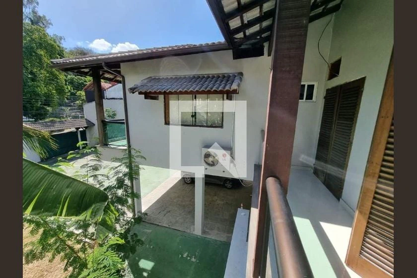 Balcony with a grill in a 3-bedroom house, 760 m² — photo 13