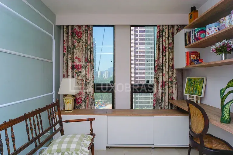 Furnished 4-bedroom apartment with 245 m² — photo 22