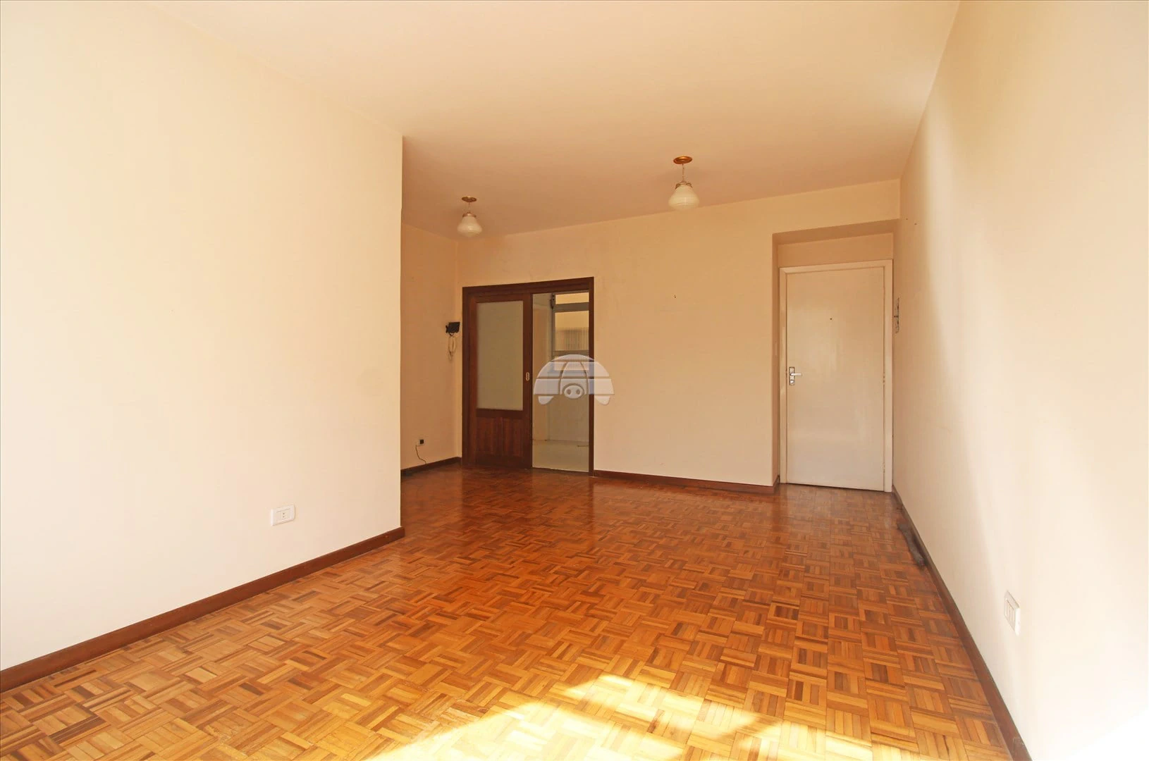 2-bedroom apartment with wood or laminate floors in Curitiba — photo 5