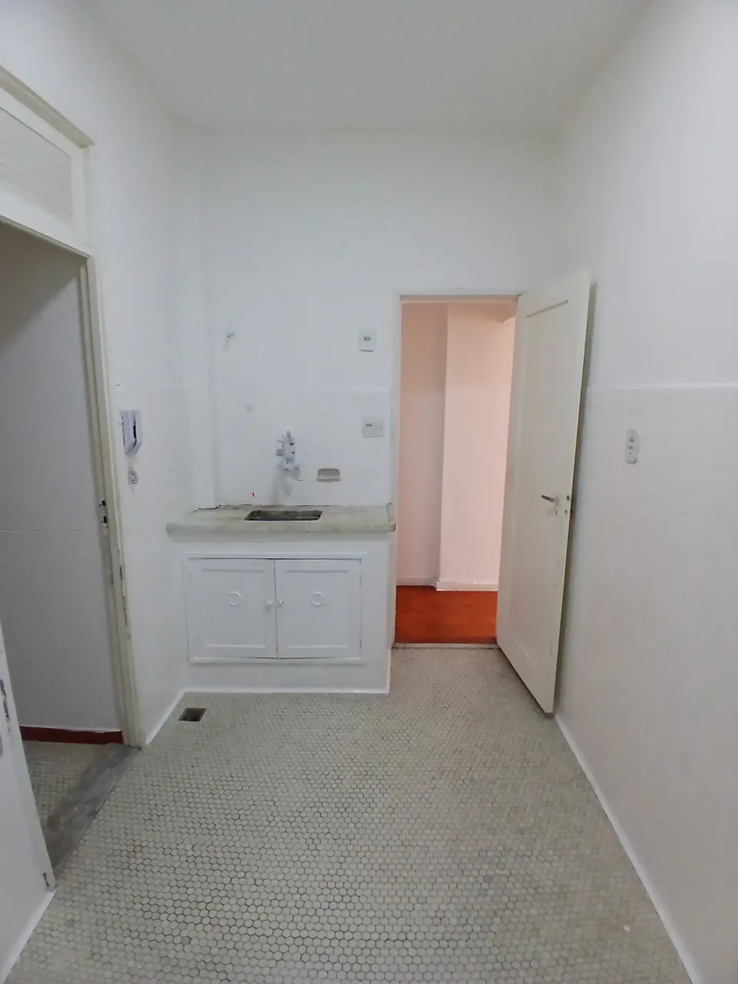 Departamento de 1 dormitorio con piso de madera o laminado — photo 8