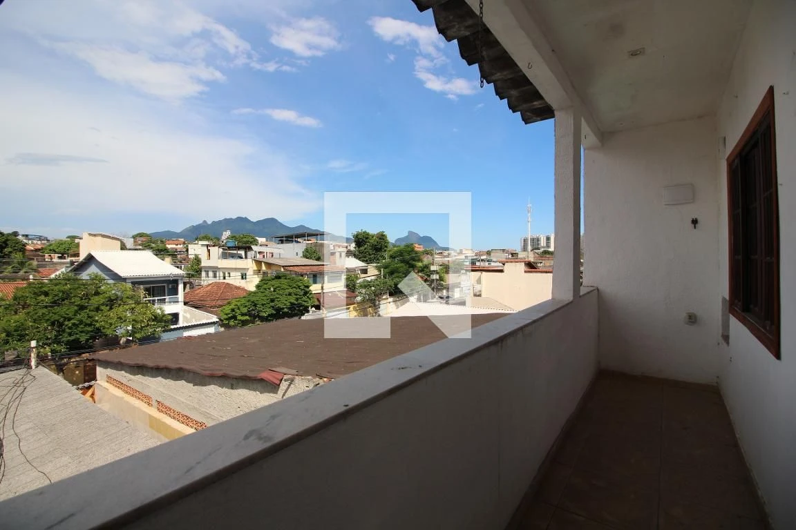 Apartment with 2 bedrooms and a balcony and closed kitchen