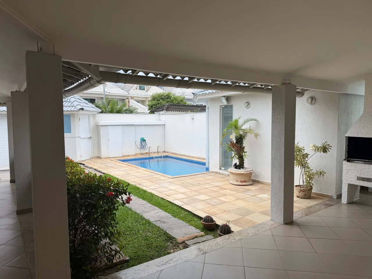 Casa, 320 m², com janelas do piso ao teto — photo 10