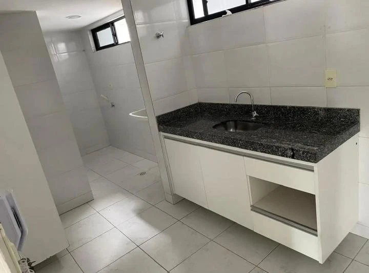 2-bedroom apartment with en-suite and separate kitchen — photo 2