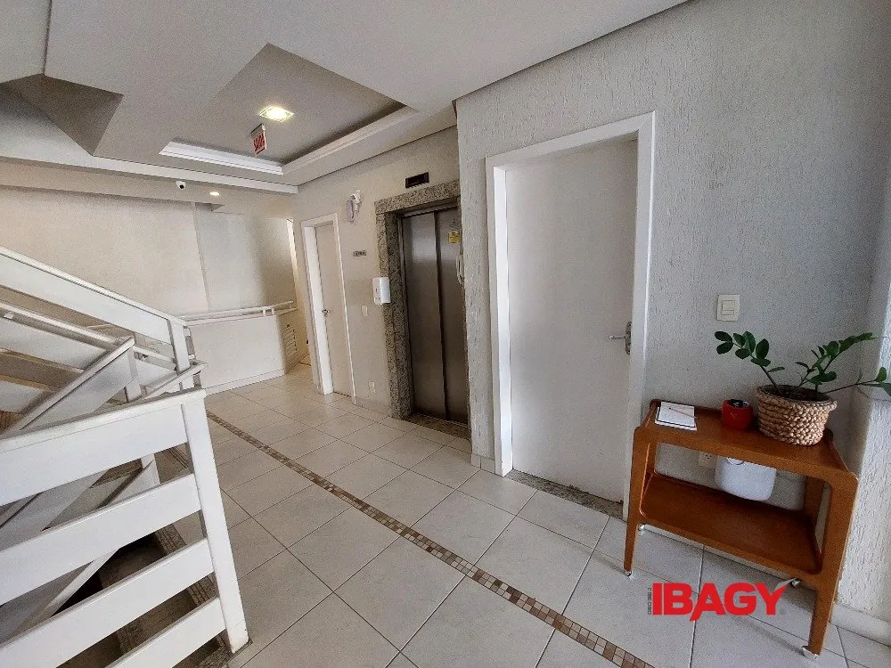 Furnished apartment with 2 bedrooms and 1 parking space — photo 24