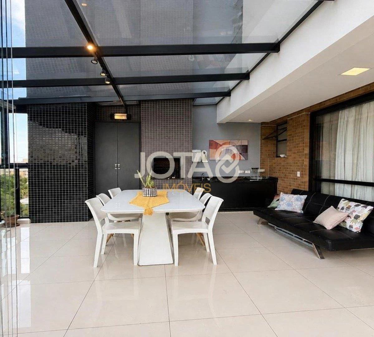Floor-to-ceiling windows in a 3-bedroom apartment, 150 m² — photo 10
