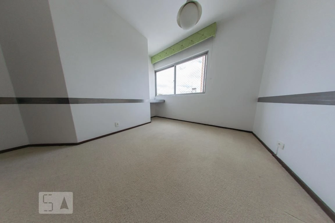 4-bedroom apartment with a walk-in closet — photo 63