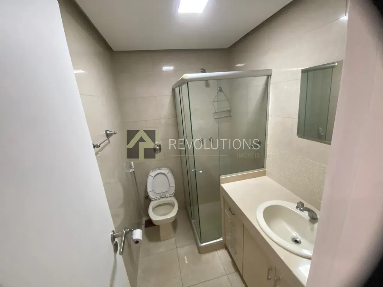 Apartamento de 3 quartos com 5 banheiros e cozinha fechada — photo 20
