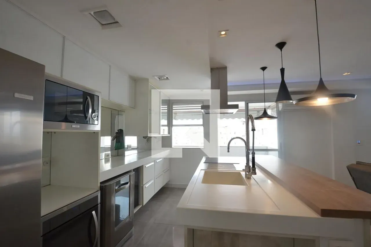 Apartment on the 13th floor with a grill on the balcony — photo 23