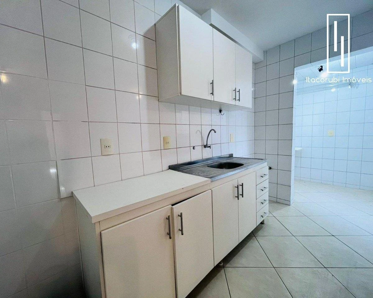 Apartamento mobiliado de 2 quartos com cozinha integrada