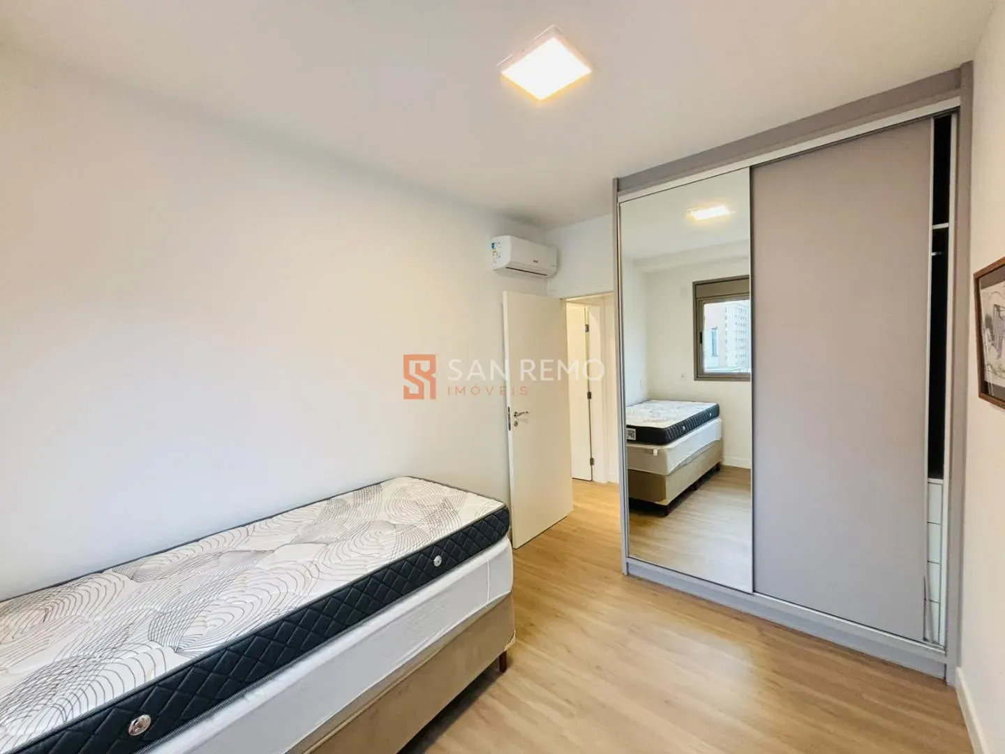 Furnished apartment, 100 m², with floor-to-ceiling windows — photo 3