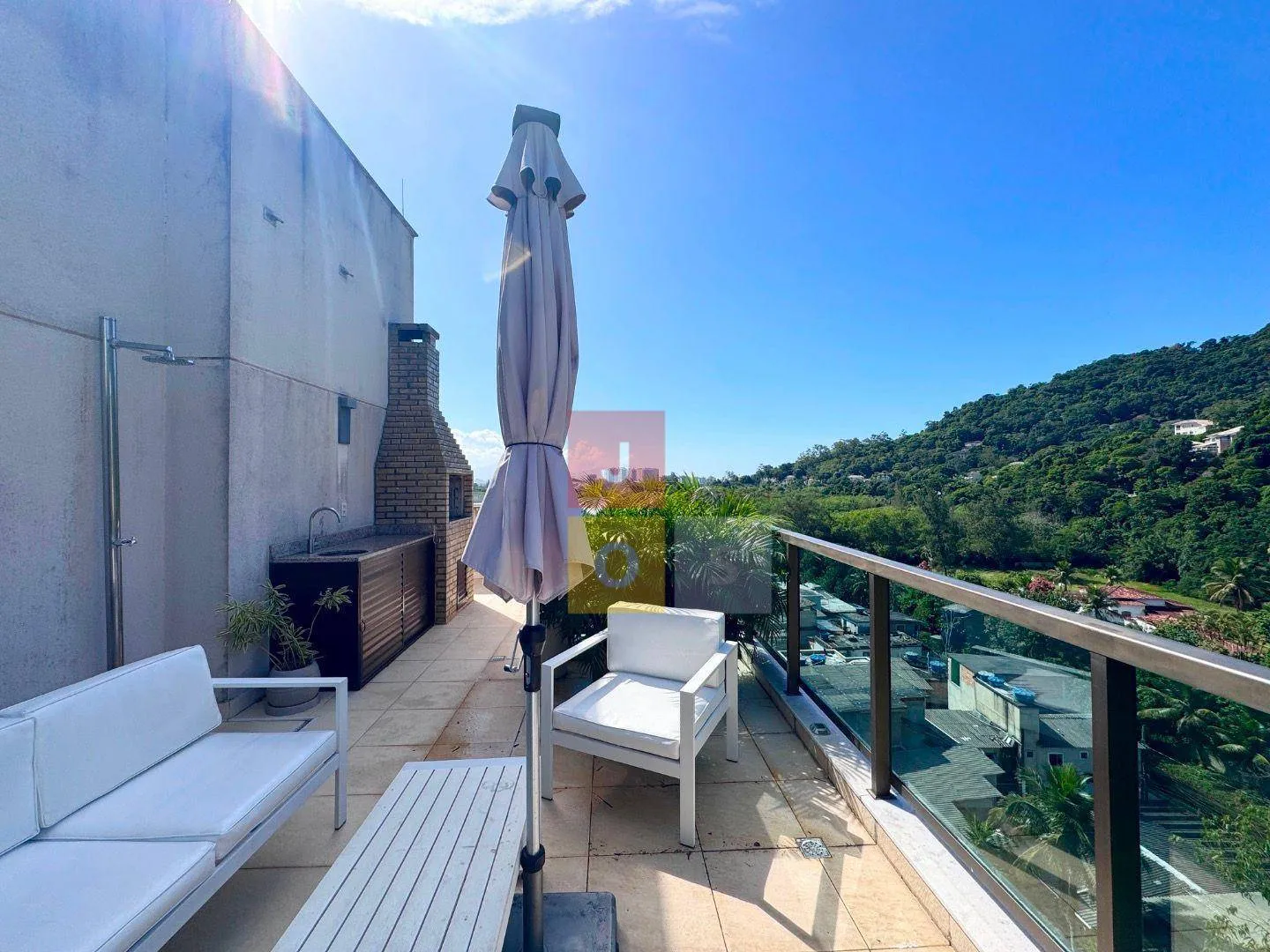 160 m² penthouse with 3 bedrooms and 2 en-suites — photo 3