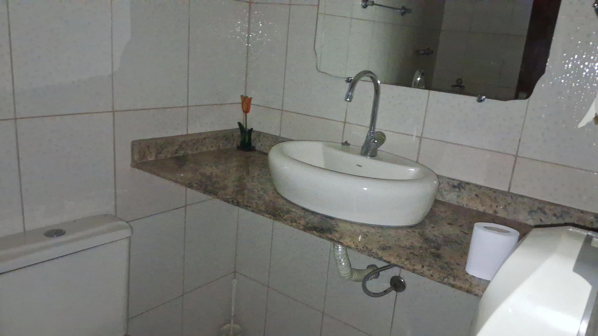 Unfurnished house with 6 bedrooms and private garden — photo 21