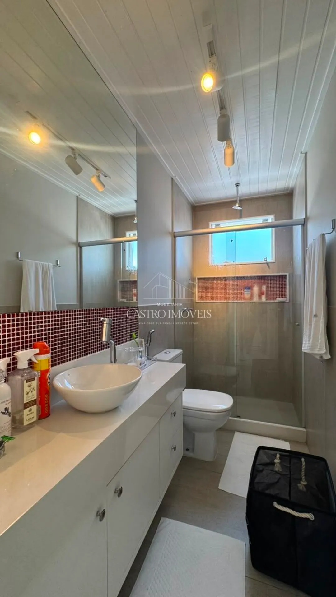 Furnished house with 4 en-suite bedrooms and private garden — photo 43