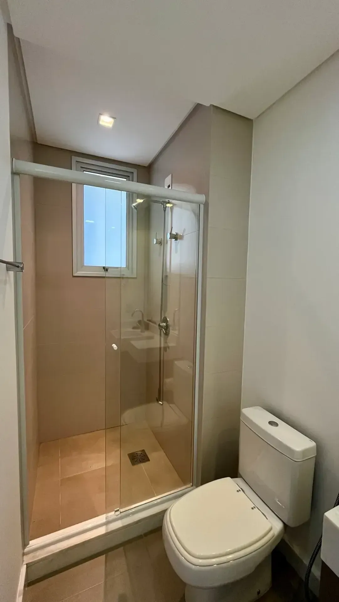 Furnished apartment with 3 en-suite suites — photo 50