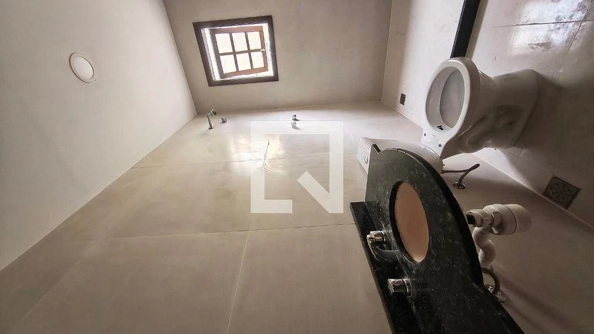 Дом 200 м² с панорамными окнами и грилем на балконе — photo 36