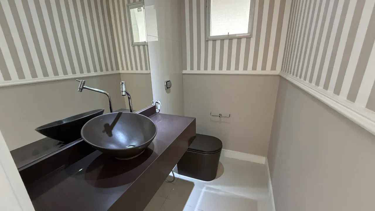 Single-story house with a private garden and 4 bedrooms — photo 2