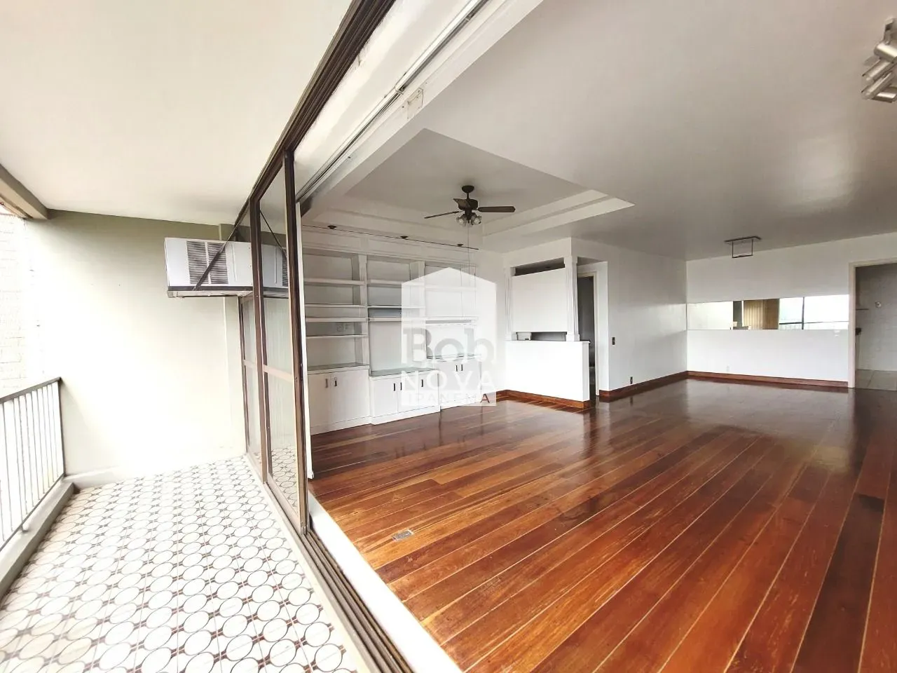 Unfurnished 161 m² apartment with a closed kitchen — photo 20