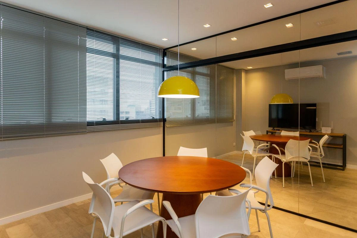 Floor-to-ceiling windows in a one-bedroom apartment, 45 m² — photo 34