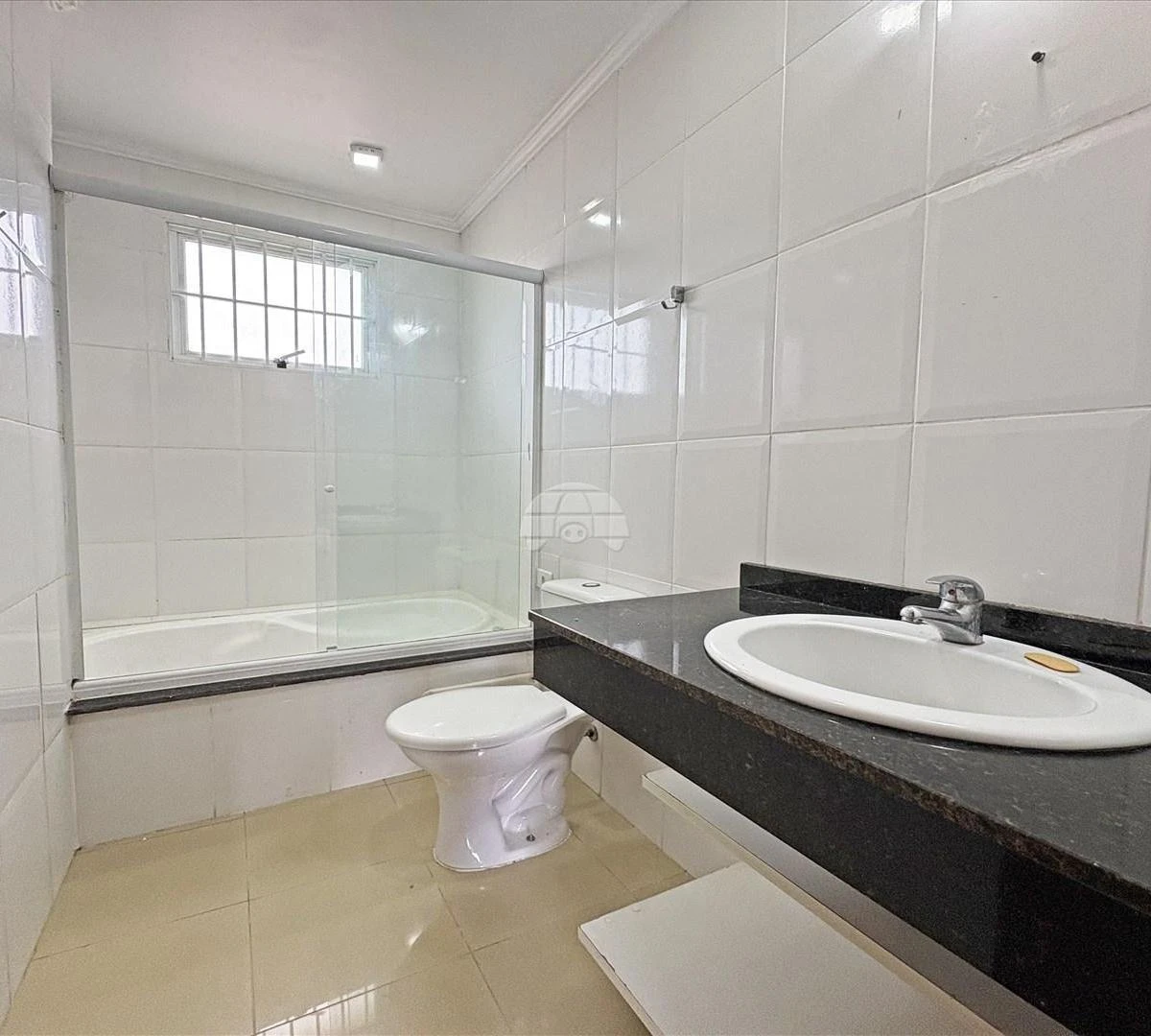 Casa de 178 m² com banheira e varanda envidraçada — photo 9