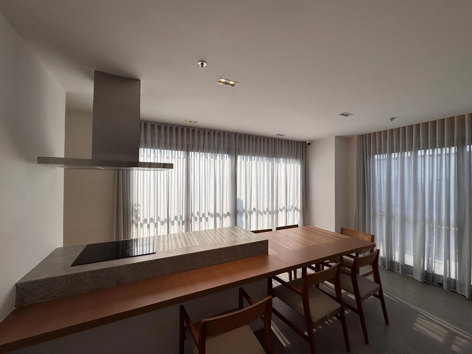 Apartamento amueblado de 3 dormitorios con balcón — photo 45