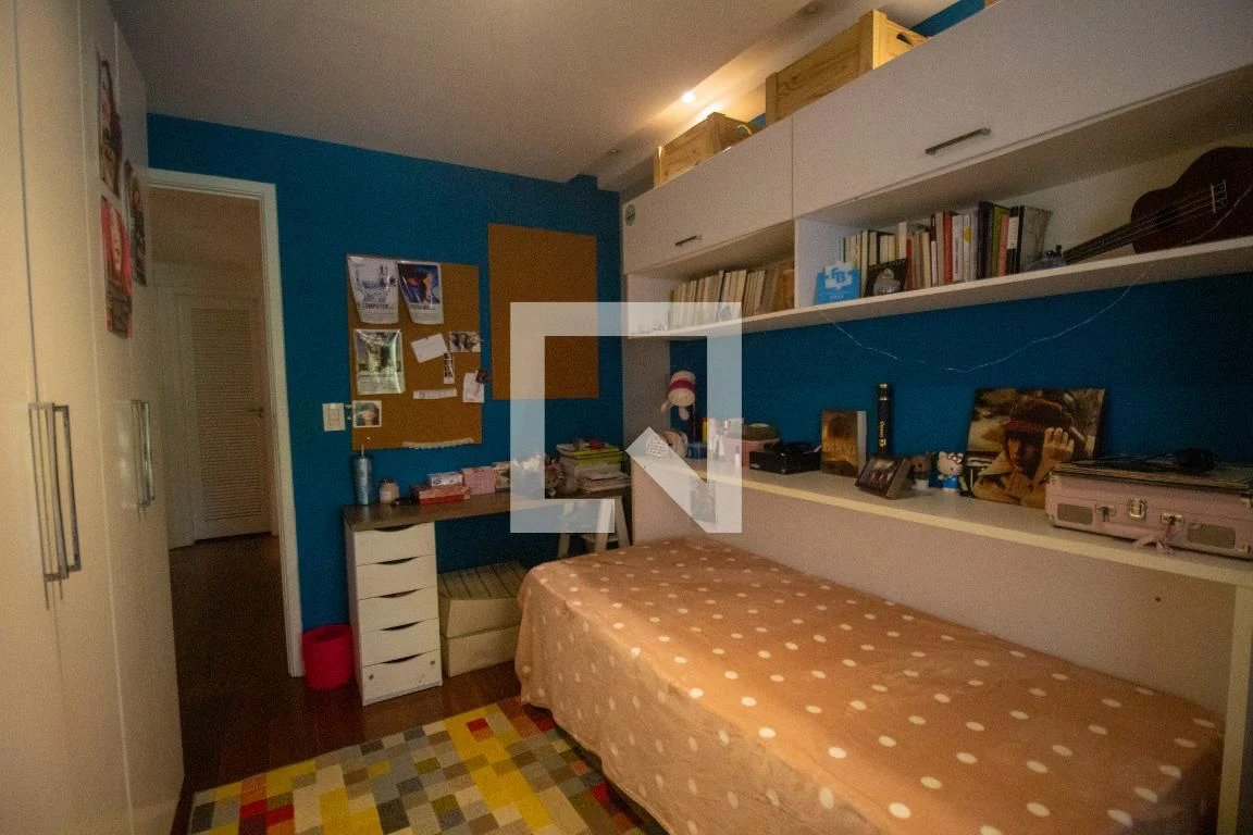 Floor-to-ceiling windows in a 3-bedroom apartment, 119 m² — photo 26