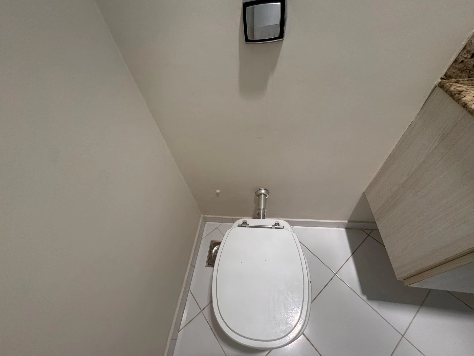 Unfurnished 3-bedroom apartment with a glassed balcony — photo 40
