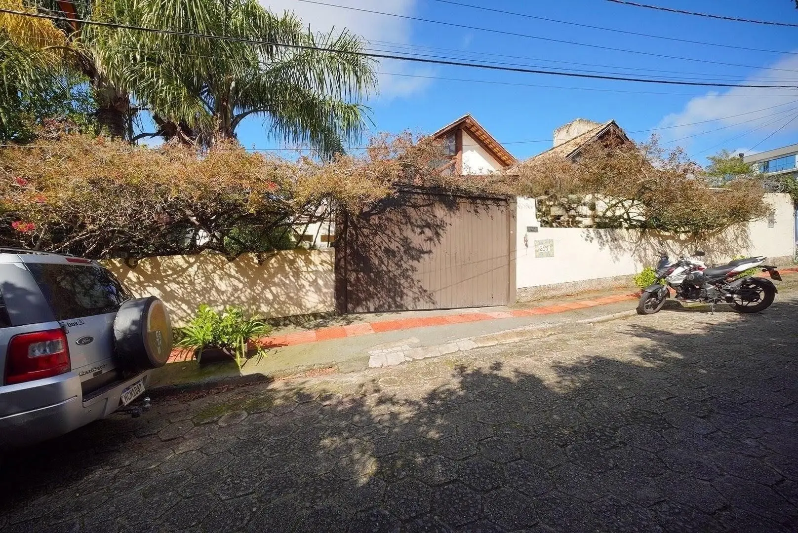 Garden in a 3-bedroom house, 225 m² — photo 37