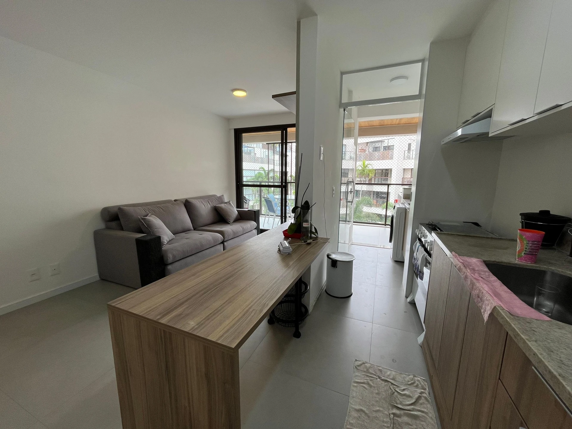 Furnished apartment, 89 m², with a glass-enclosed balcony — photo 6