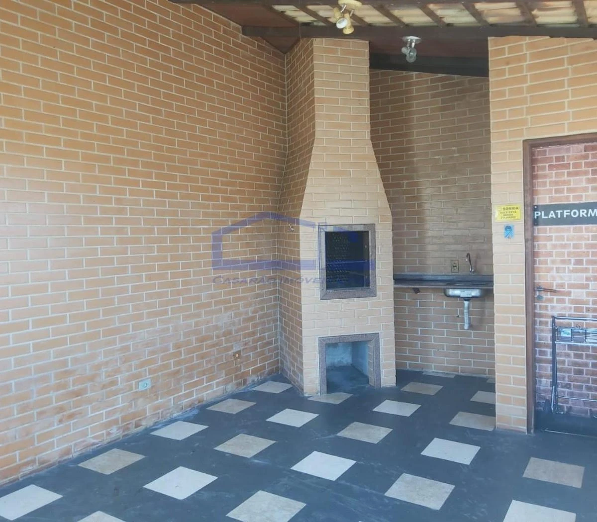 Balcony with a grill in a 3-bedroom apartment, 160 m² — photo 5